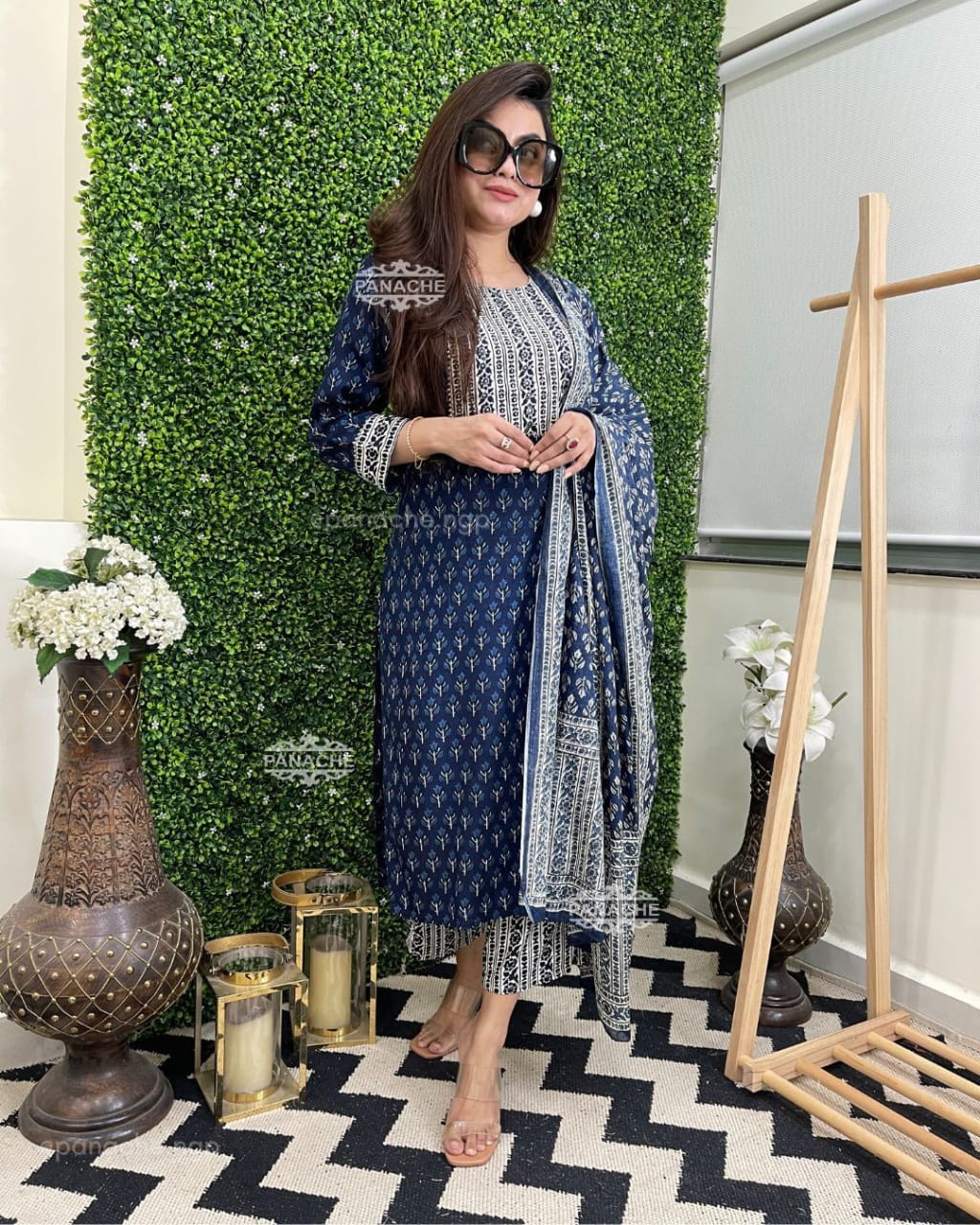 Noor Handcrafted Mirror Work Kurta Set